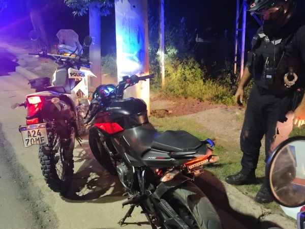 Cosqu&iacute;n: intentaron huir en moto, fueron detenidos y les secuestraron droga