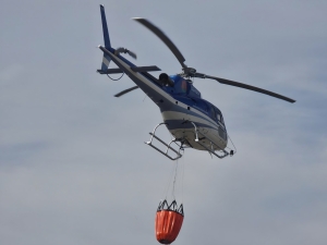 M&aacute;xima alerta: refuerzan la vigilancia a&eacute;rea con helic&oacute;ptero y aviones hidrantes ante el riesgo extremo de incendios