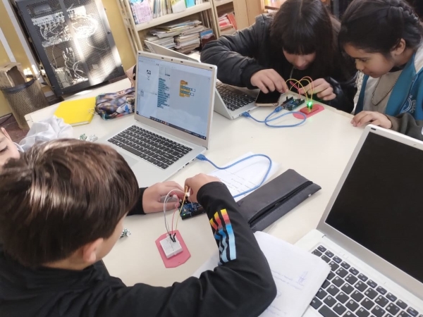 Contin&uacute;a el taller "Aprendiendo Rob&oacute;tica" en instituciones educativas de La Falda