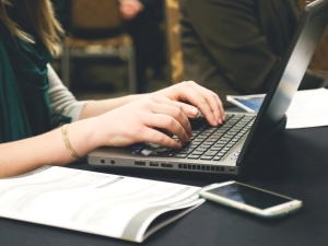 Cursos gratuitos en Huerta Grande: Ofim&aacute;tica, Excel e Ilustrator