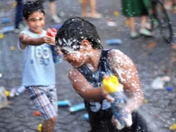 El Carnaval vuelve con toda la alegr&iacute;a a los barrios de Huerta Grande