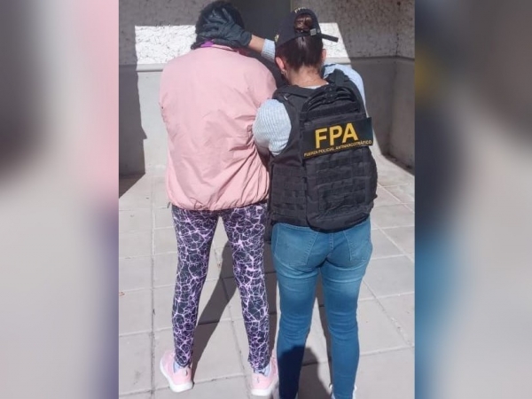 Venta de drogas: detuvieron a una mujer con pedido de captura en Cosqu&iacute;n