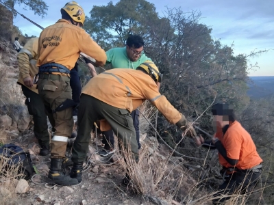 Rescataron a una mujer que cay&oacute; por un barranco en San Marcos Sierras