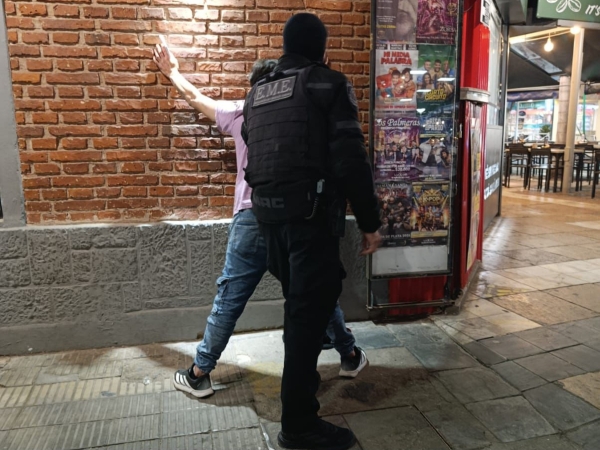 Carlos Paz: atac&oacute; a una mujer para robarle en pleno centro y termin&oacute; detenido