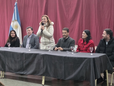 Prunotto en Huerta Grande: entreg&oacute; cr&eacute;ditos, un subsidio al Centro de Jubilados y prometi&oacute; avanzar en un cuartel de Bomberos