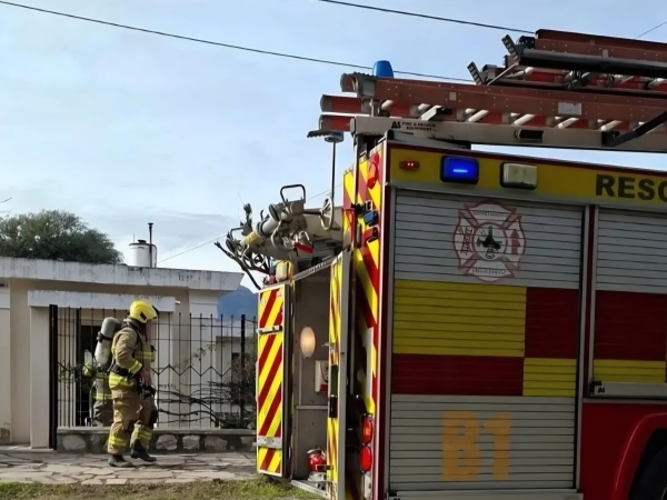 La Falda: principio de incendio dom&eacute;stico por una p&eacute;rdida en una estufa