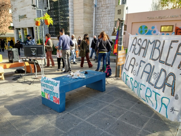 Autov&iacute;a: las asambleas de Punilla retransmiten la audiencia virtual en la calle