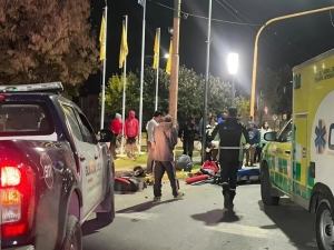 Accidente entre un auto y una moto en La Falda: dos heridos