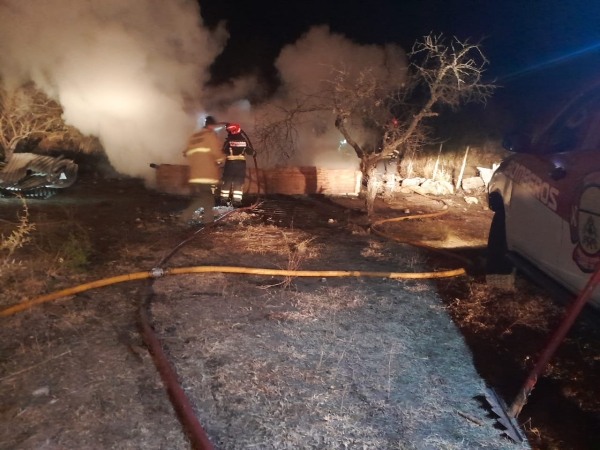 Bomberos extinguieron el incendio de una vivienda en Casa Grande