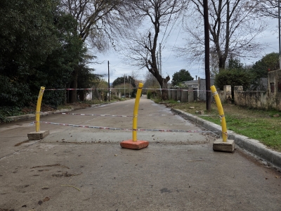 Avanzan los trabajos de construcci&oacute;n de lomadas de burro en Valle Hermoso