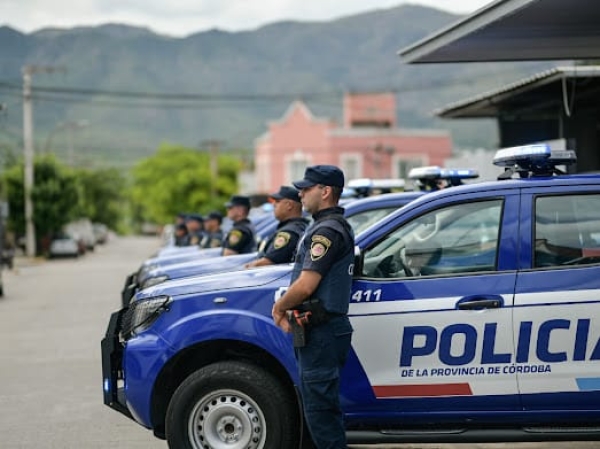 Entrega de móviles policiales a localidades de Punilla