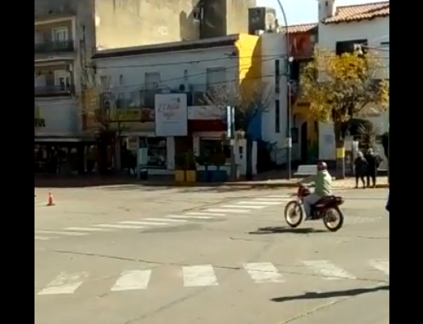 La Falda: un motociclista escap&oacute; de un control en contramano por Avenida Ed&eacute;n
