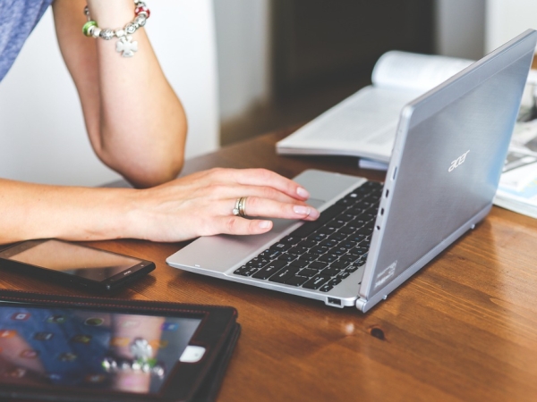 Ofrecen becas a emprendedores para realizar cursos virtuales