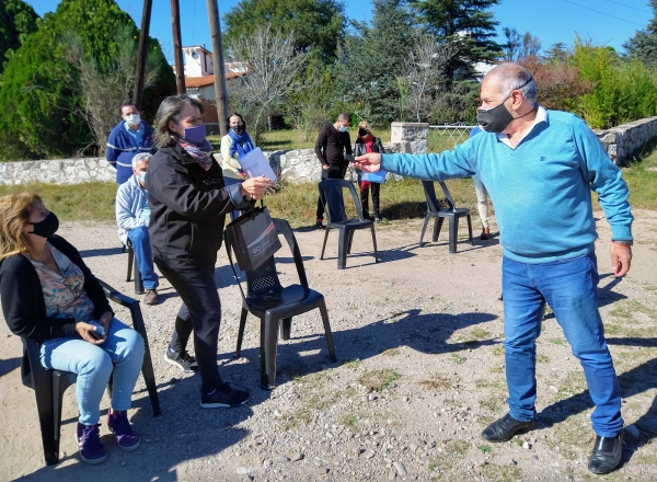 Contin&uacute;a la entrega de alarmas comunitarias en barrios de Valle Hermoso