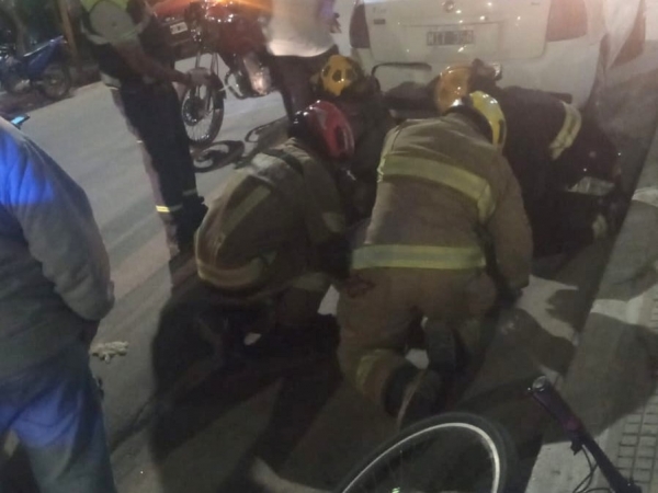 Motociclista embisti&oacute; a una mujer en Huerta Grande