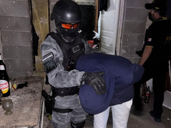 Secuestraron más de dos mil dosis de cocaína y armas en Cosquín: hay tres detenidos