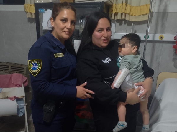 Carlos Paz: una polic&iacute;a salv&oacute; la vida de un beb&eacute; tras una emergencia respiratoria