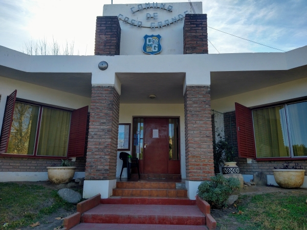 D&iacute;a de furia en Casa Grande: un hombre agredi&oacute; a empleados de la comuna y destruy&oacute; computadoras e impresoras