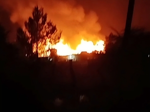 Da&ntilde;os totales en el incendio de una casa en Huerta Grande