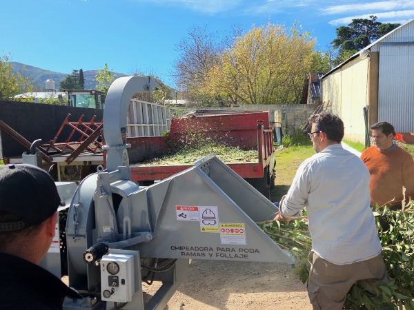 Valle Hermoso: el municipio adquiri&oacute; una chipeadora y m&aacute;s de 500 metros cuadrados de adoquines