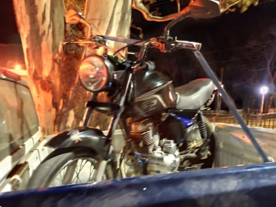 Quiso escapar de un control en La Falda pero fue interceptado: era menor, circulaba sin casco y le secuestraron la moto