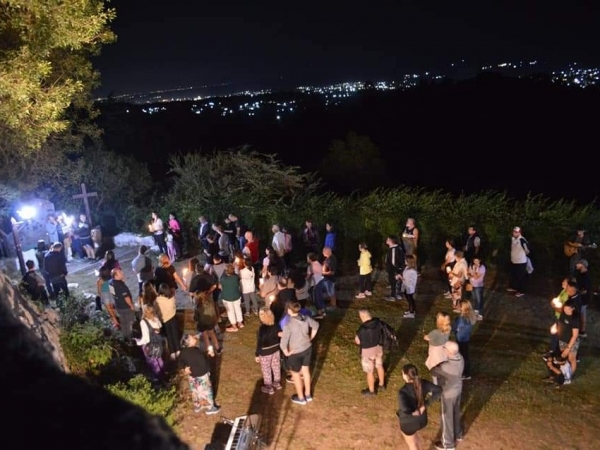 V&iacute;a Crucis de las Antorchas en Villa Giardino 