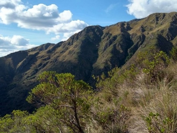 Rescatan a dos personas en la zona del Cerro Uritorco: una de ellas presenta graves heridas