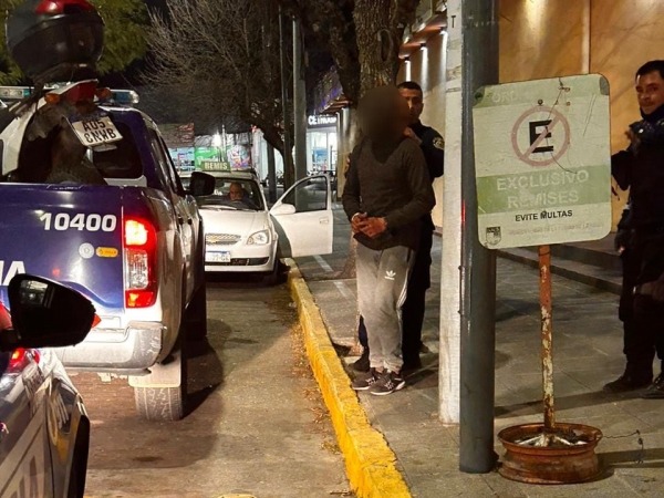 Lo detuvieron por intentar arrebatar un celular en La Falda