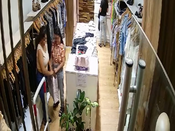 Mecheras fueron filmadas robando en un local de indumentaria en La Falda
