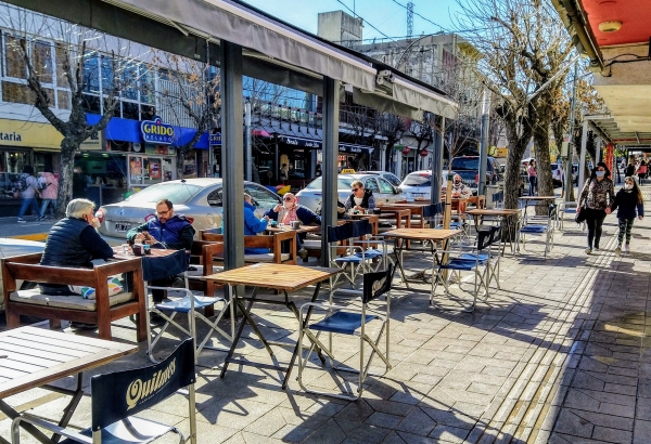 C&oacute;rdoba: restringen la circulaci&oacute;n, horarios de bares y restaurantes, pero las clases contin&uacute;an presenciales
