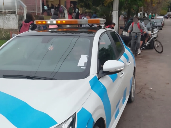 Operativos de seguridad en Valle Hermoso ante amenaza de tiroteo en una escuela