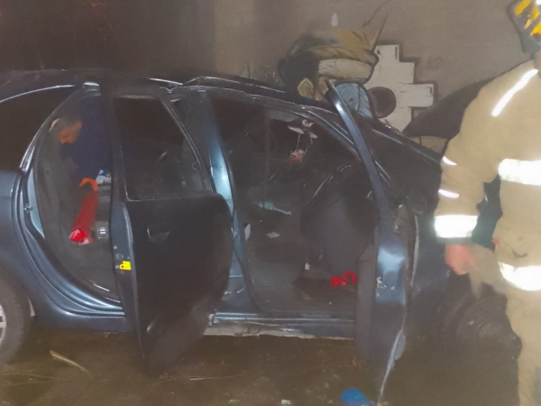 Manejaba por la ruta 38, se durmi&oacute; y cay&oacute; debajo de un puente