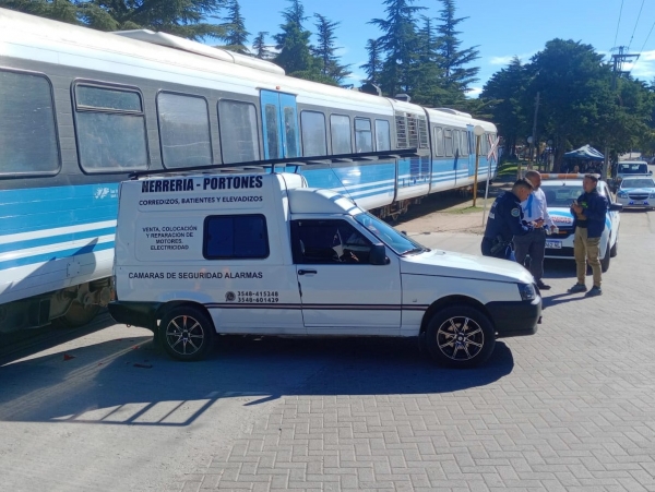 Accidente entre el Tren de las Sierras y un utilitario en Huerta Grande