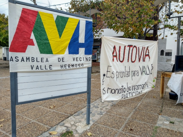Autov&iacute;a de Punilla: en Valle Hermoso tambi&eacute;n se sumaron a transmitir la audiencia en la calle