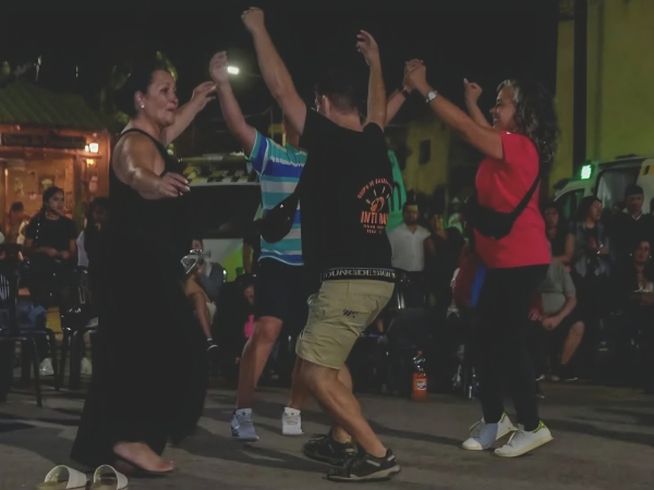 Llega otra noche de Fiesta de la Pe&ntilde;a Callejera en Huerta Grande