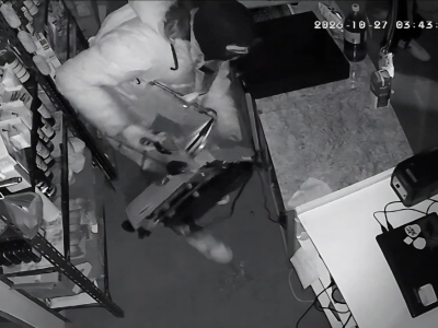 Total impunidad: as&iacute; robaron en un comercio de Capilla del Monte (video)