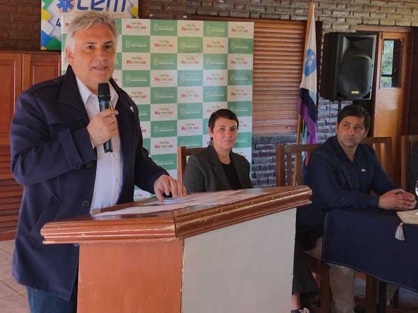 Llaryora en Valle Hermoso: entrega de cr&eacute;ditos y promesas de aportes econ&oacute;micos