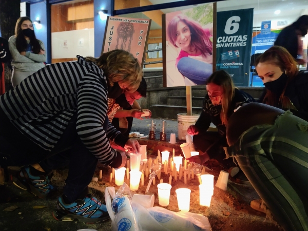 La Falda: encendieron 365 velas para Pamela Nieto