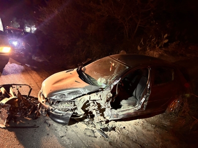 El conductor de un auto qued&oacute; atrapado en un choque en cadena sobre la Ruta 38