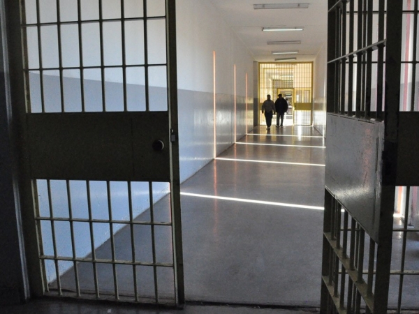 Detienen a un empleado del Servicio Penitenciario que intentaba ingresar drogas a la c&aacute;rcel de Cruz del Eje