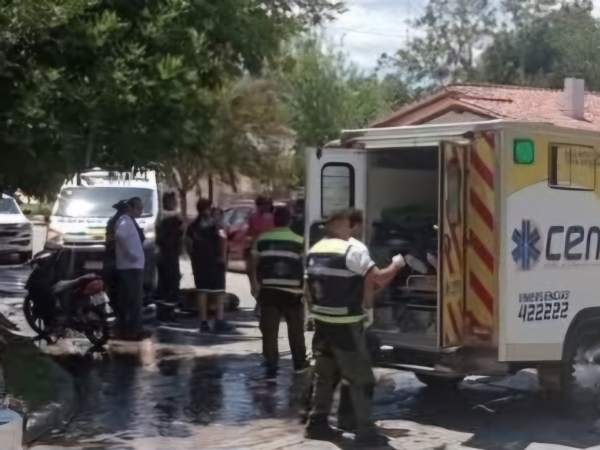 Motociclista herida tras chocar con un auto en La Falda
