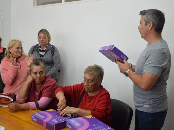 Entregaron 150 tablets a vecinos de Huerta Grande