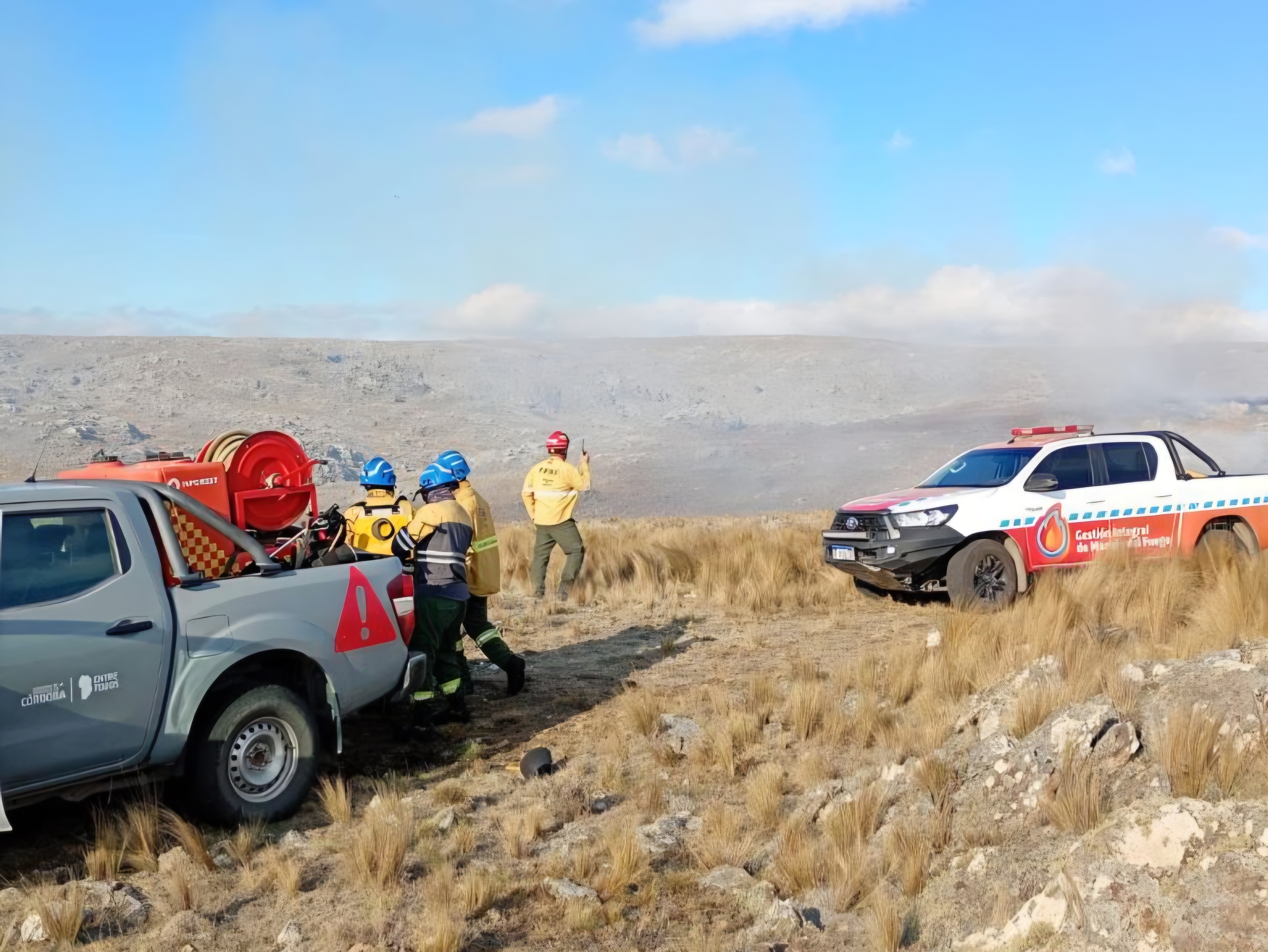 IEstá contenido el incendio forestal en Piedras Azules