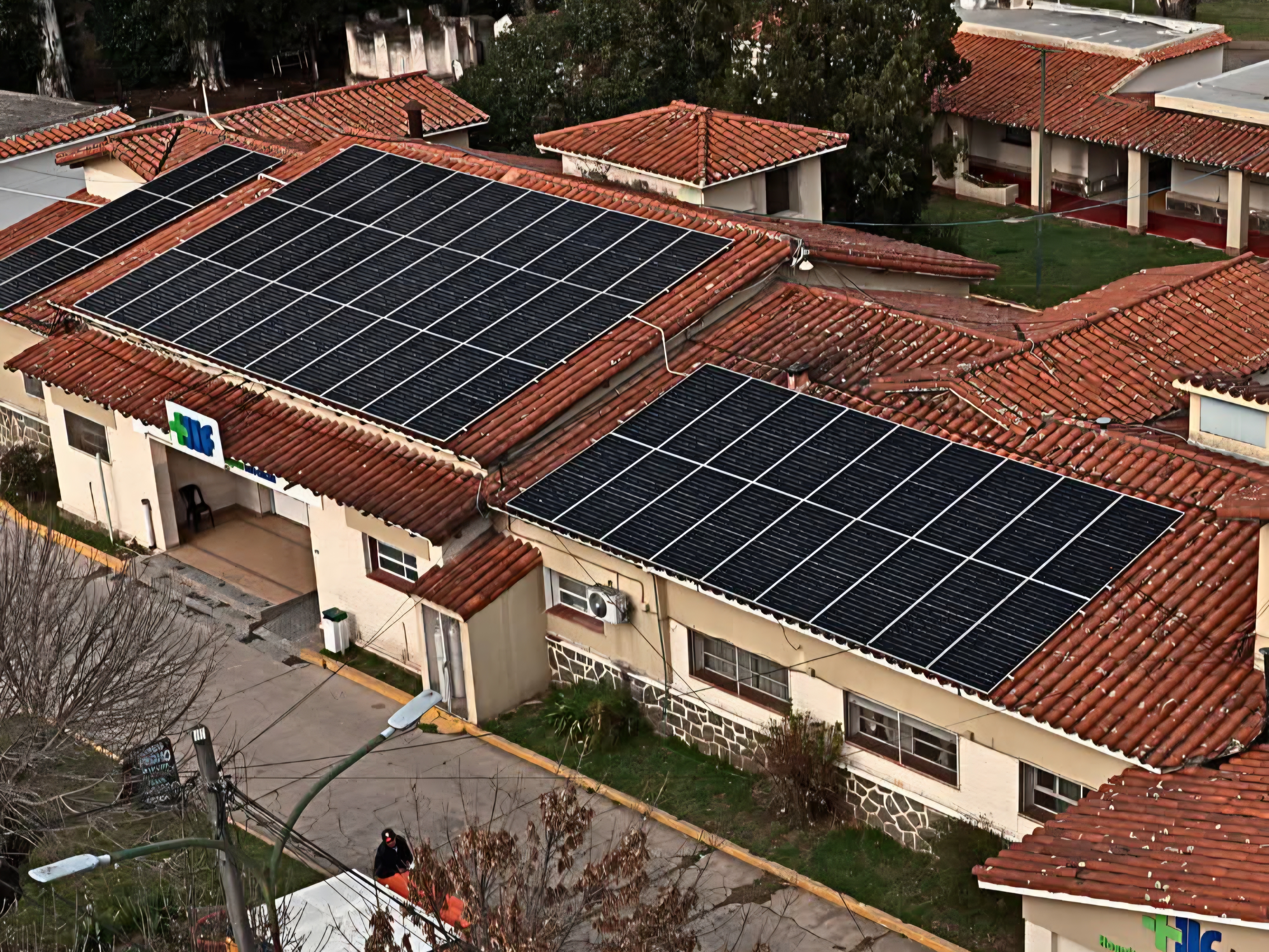 IInstalaron los paneles solares en el Hospital de La Falda
