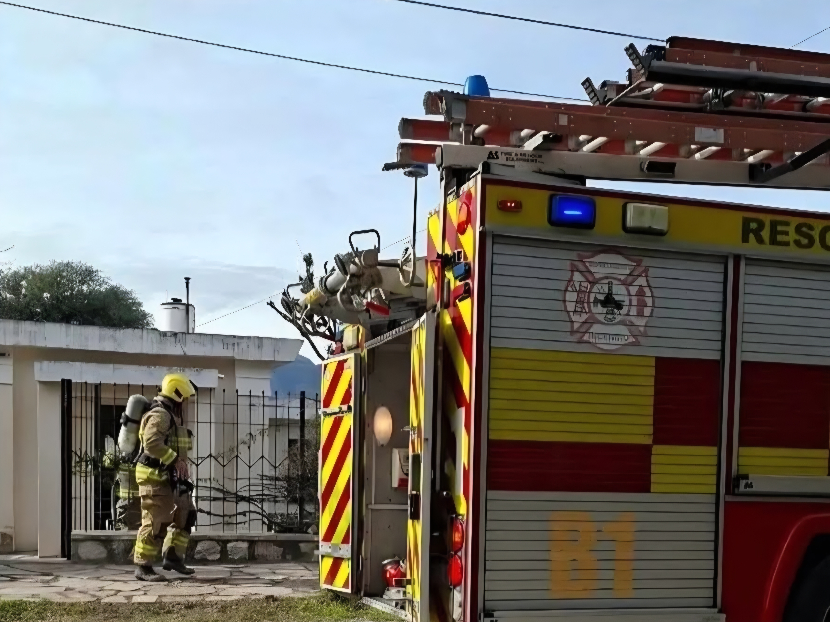 ILa Falda: principio de incendio doméstico por una pérdida en una estufa