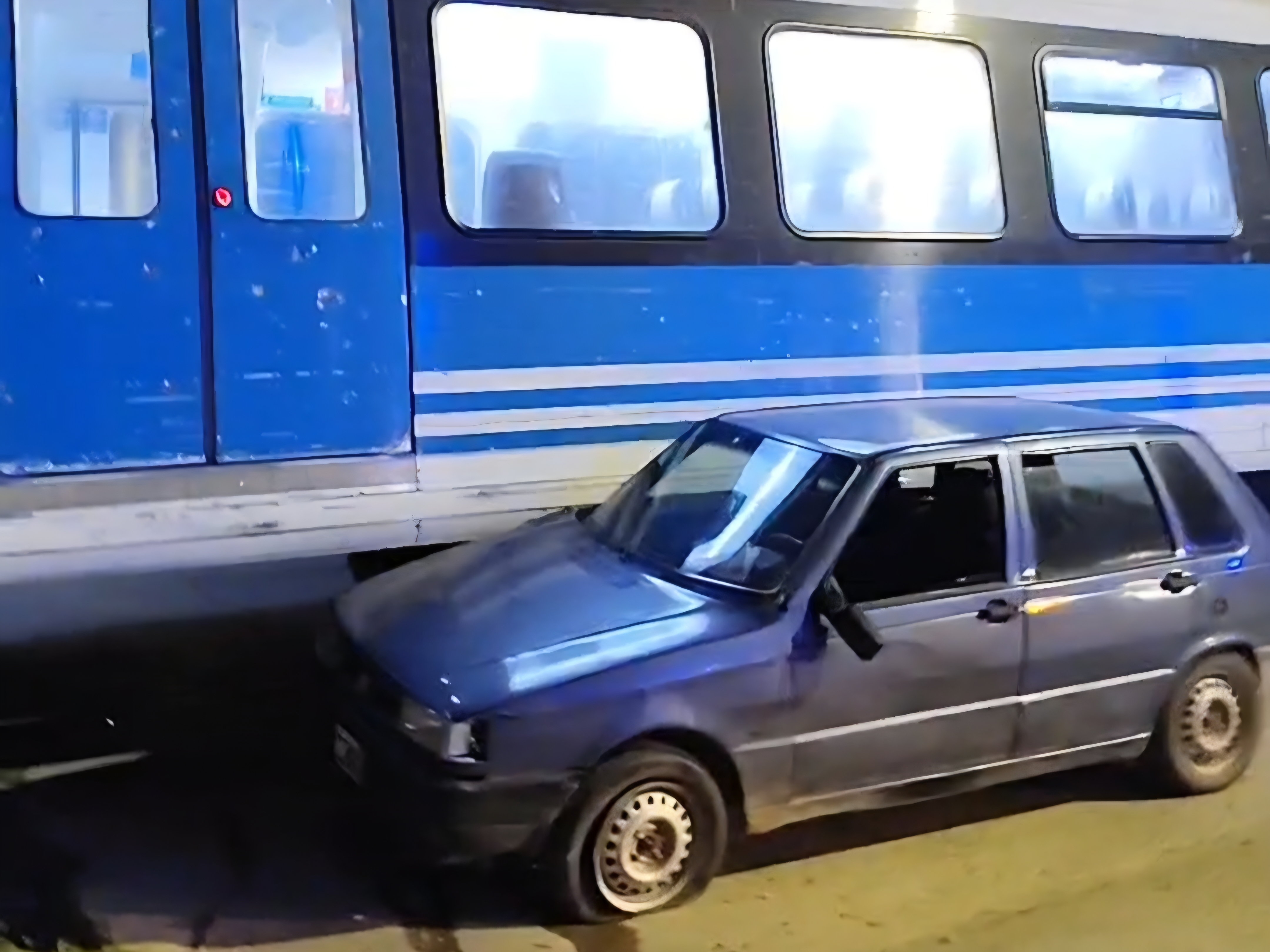IChoque entre el Tren de las Sierras y un auto en La Falda