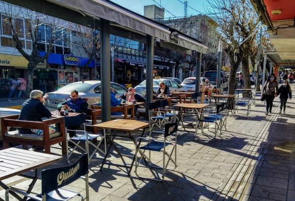 Covid-19: se mantiene el uso del barbijo en espacios cerrados y es opcional al aire libre
