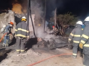 Un incendio arras&oacute; una vivienda en Cosqu&iacute;n provocando da&ntilde;os totales