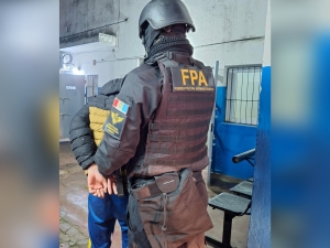 La FPA detuvo a un sujeto con antecedentes en Carlos Paz: incautaron cocaína y armas de fuego