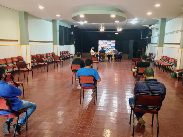 Entrevistas a candidatos para operarios en la f&aacute;brica de adoquines de La Falda